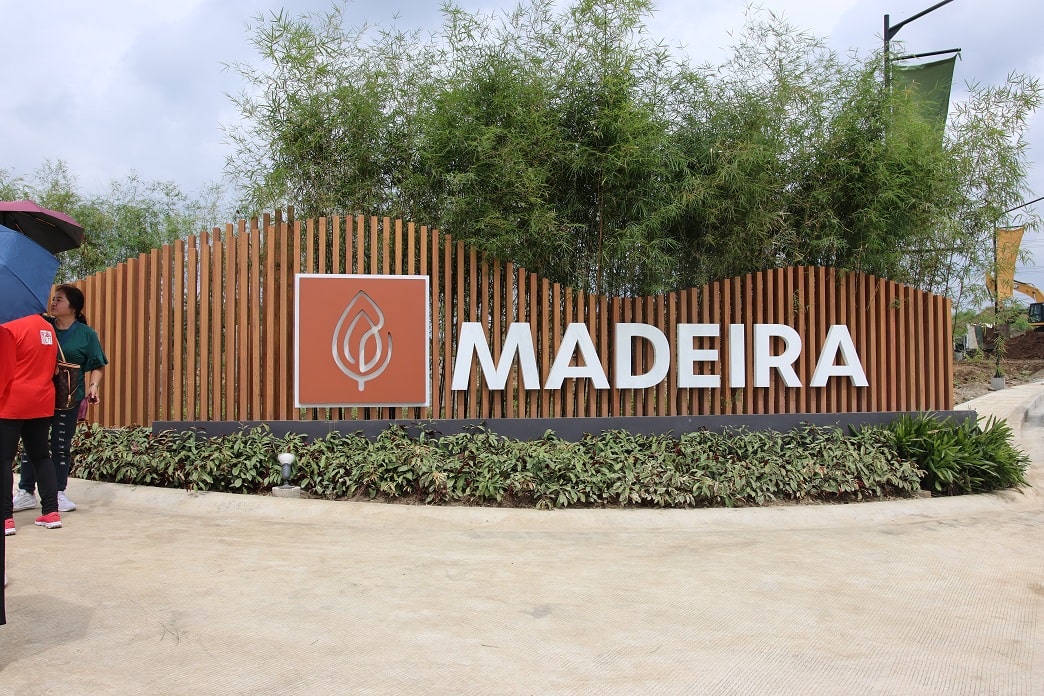 batangas affordable quality house gateguardhouse3 min